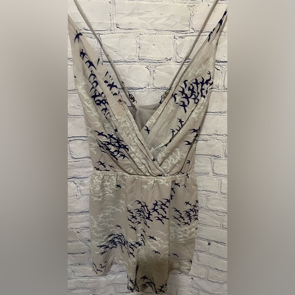 BCBGeneration grey Strappy Romper w/ Pockets Blue Birds Shorts Sz Medium - Picture 2 of 7